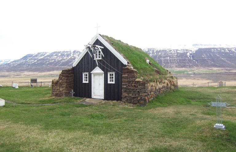 Saurbæjarkirkja í Eyjafirði árið 2006, mynd úr myndasafni Minjastofnunar Íslands.
