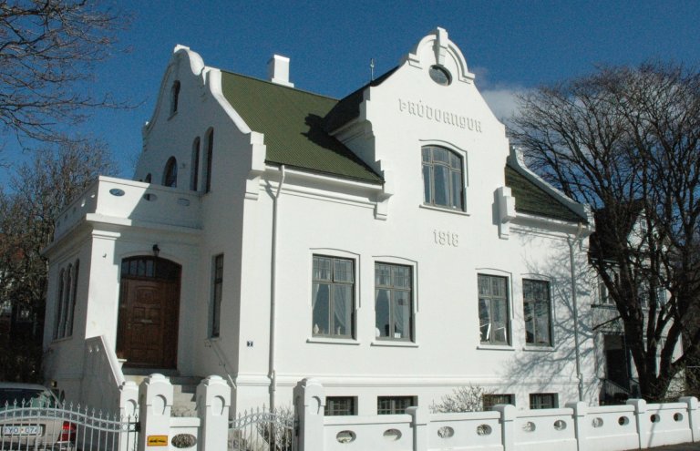 Laufasvegur7
