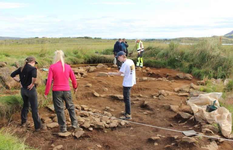 Nemendauppgröftur á vegum Háskóla Íslands í Skálholti 2024
