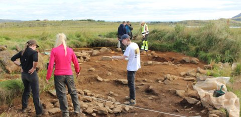 Nemendauppgröftur á vegum Háskóla Íslands í Skálholti 2024